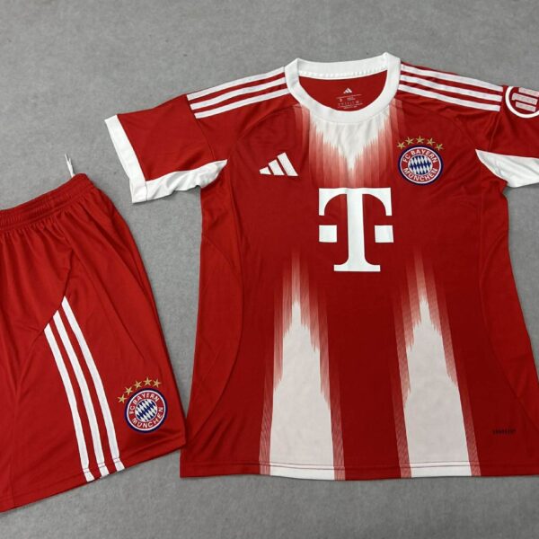 Bayern munchen 2026 ( sponsor+logo)=🧵🪡 , sans flocage:300 🔥 - avec flocage +patch champions ligue:400🇩🇪